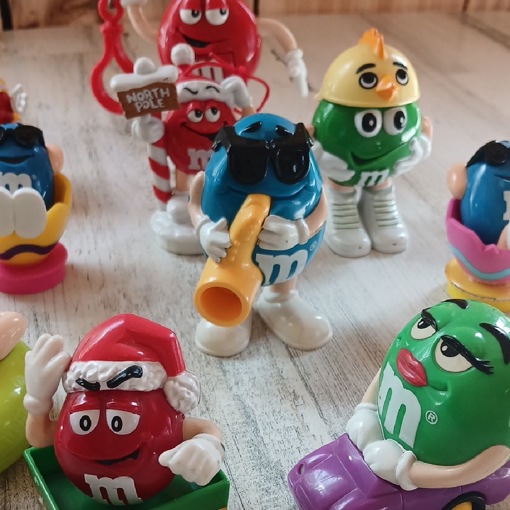 M&M'S Red and Blue Action Figures Set Of 25